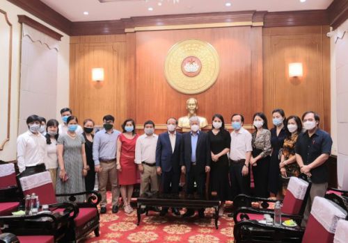 Mernus Investment Joint Stock Company accompanies the Vietnam Fatherland Front and the Association of Small and Medium Enterprises in the fight against Covid-19