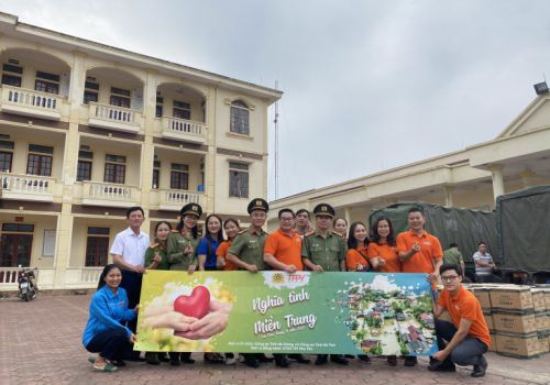 The Chairman of Mernus Investment Joint Stock Company  joins hands with Ha Tinh people to overcome adversity